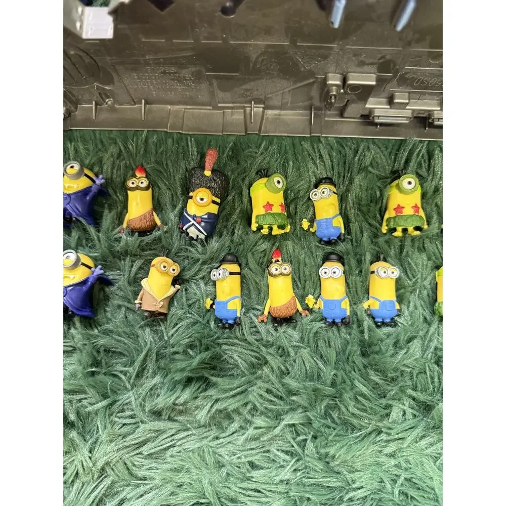 Minions Despicable Me Mega Bloks Factory Playset with 17 Minifigures Mattel